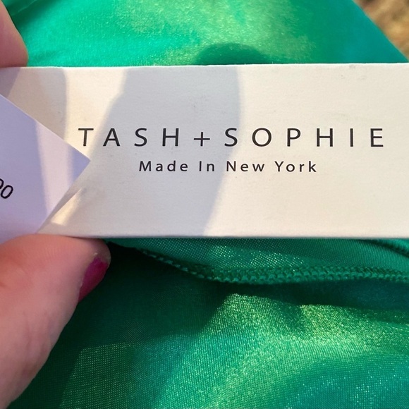 Tash + Sophie High Neck Halter Blouse in Emerald Green Satin - Size Medium 💚 - Picture 6 of 11